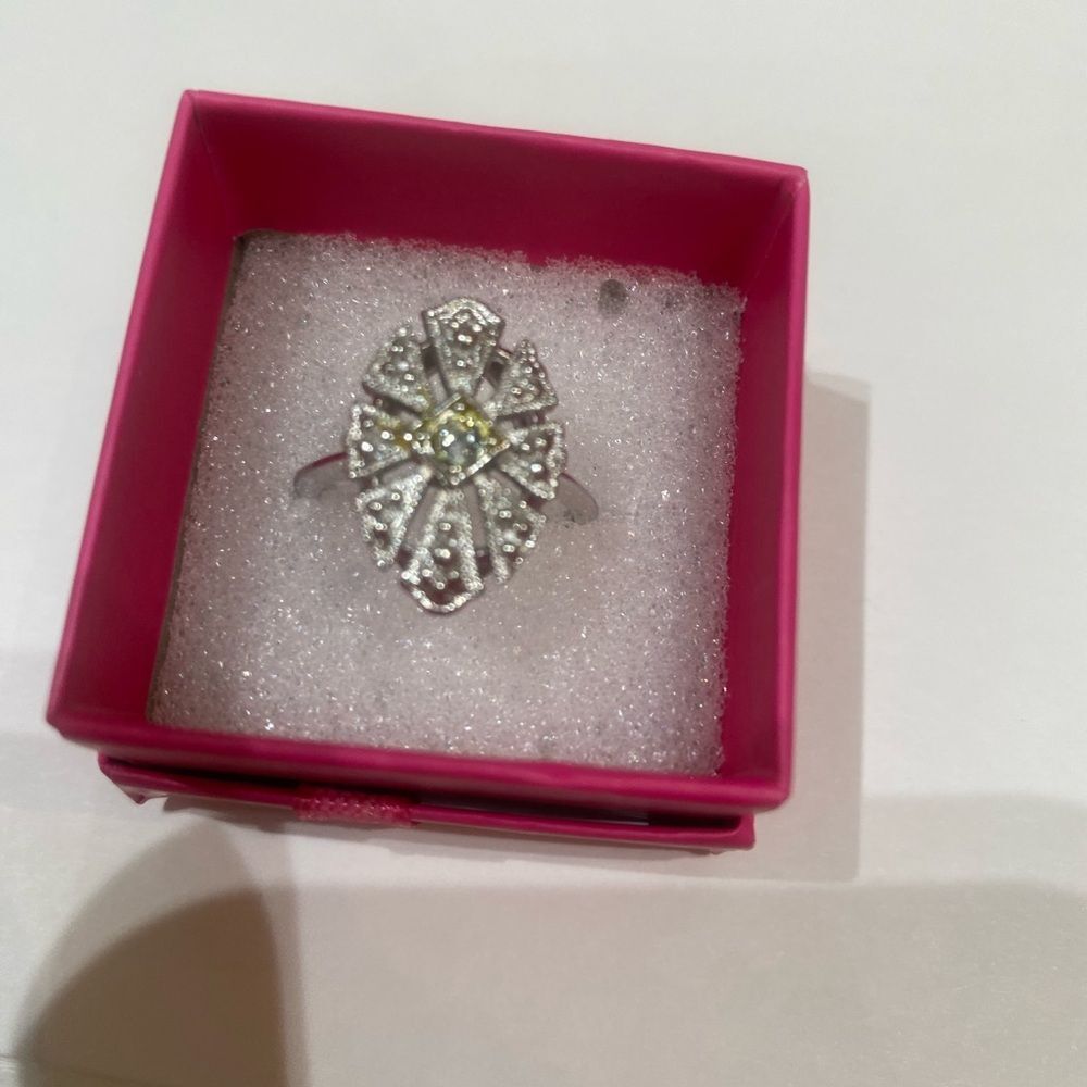 Vintage Avon Marcasite Ring: Chesterfield Collection art deco style size 5